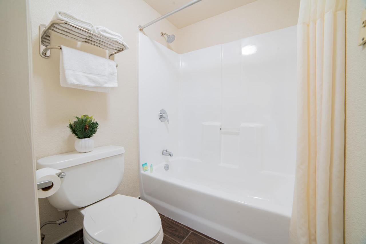Turlock Inn Екстер'єр фото