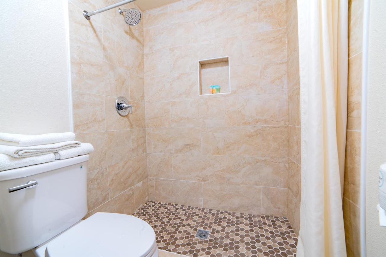 Turlock Inn Екстер'єр фото