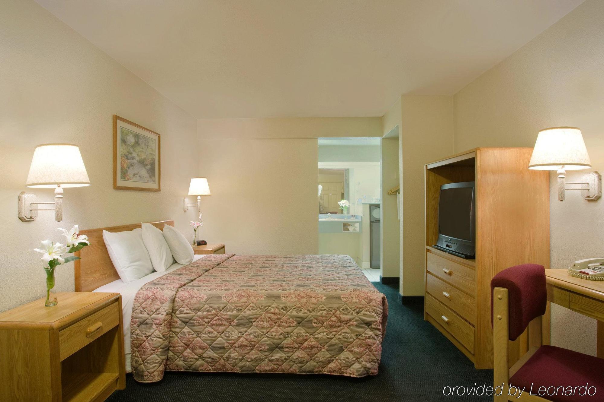 Turlock Inn Екстер'єр фото